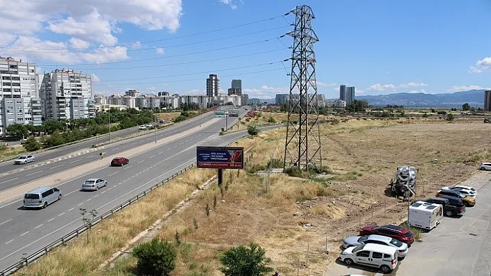 Çiğli'de sökülecek ağaçlar tramvay gelince dikilecek