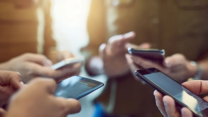 Çin'de şubatta satılan cep telefonu sayısı yüzde 240 artış gösterdi