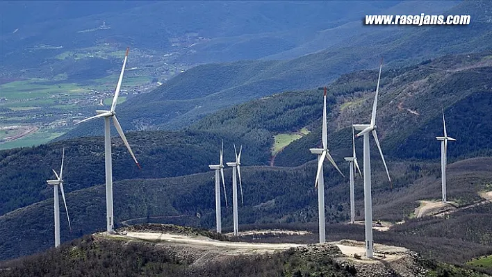 Çin'in 2 bin 200 metre yükseklikteki rüzgar santrali üretime başladı