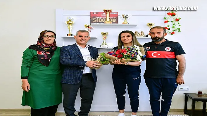 Çınar' Hatice Akbaş Milli Gururumuzdur'