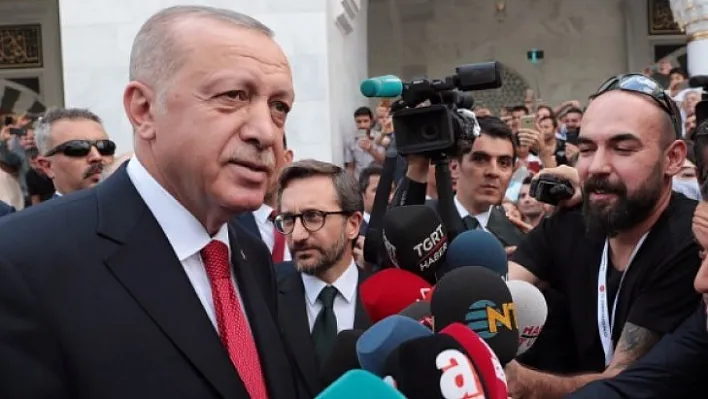 Cumhurbaşkanı Erdoğan, cuma namazı sonrası gazetecilerin sorularını yanıtladı
