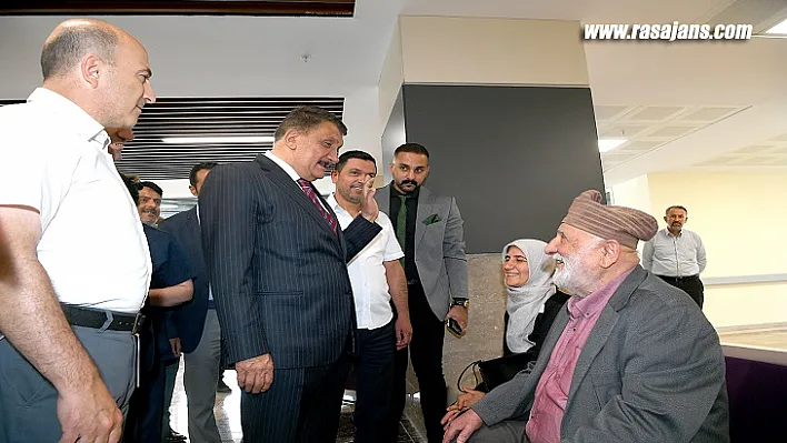 Devlet Hastanesini Ziyaret Eden Başkan Gürkan'a Muhtarlardan Teşekkür