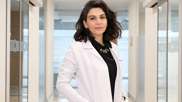 Diş etlerindeki yanma ve ağrı farklı sorunların habercisi olabilir!