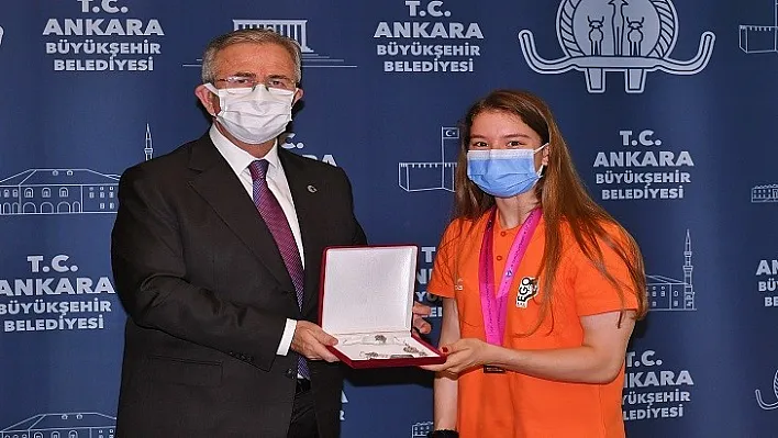 Dünya Şampiyonu Ayşe Begüm Onbaşı'dan Başkan Yavaş'a Ziyaret