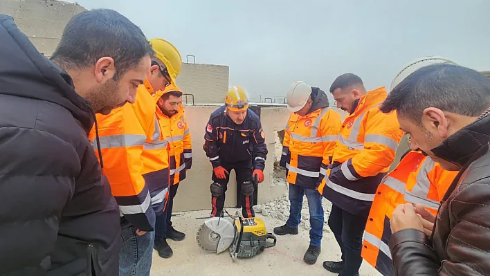 Elazığ Belediyesi Arama Kurtarma Ekibi Eğitimlerine Devam Ediyor