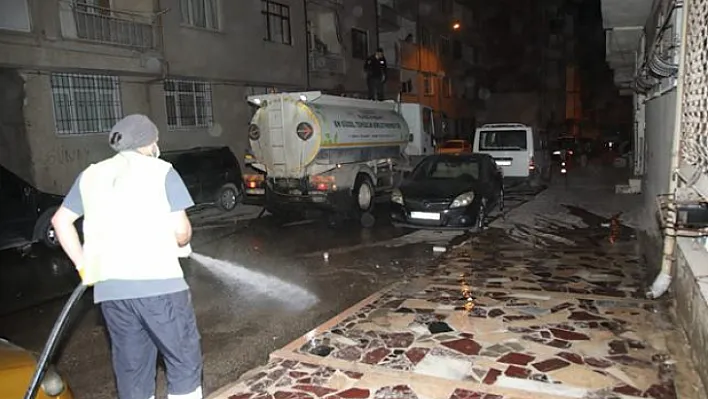 Elazığ Belediyesi Temizlik Ekiplerinden Gece Mesaisi