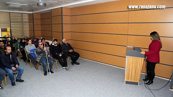 Engelsiz Yaşam Merkezi'nde Engelli Haklarına Yönelik Eğitimler Devam Ediyor
