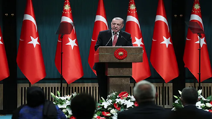 Erdoğan Sokağa çıkma sınırlamasının saatleri hafta içi akşam 19:00 ve sabah 05:00 olarak güncellenmiştir.