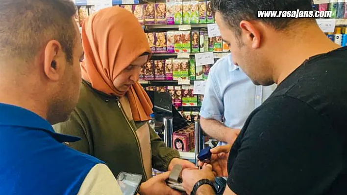 Esenlik Süper Market görevlisinden örnek davranış