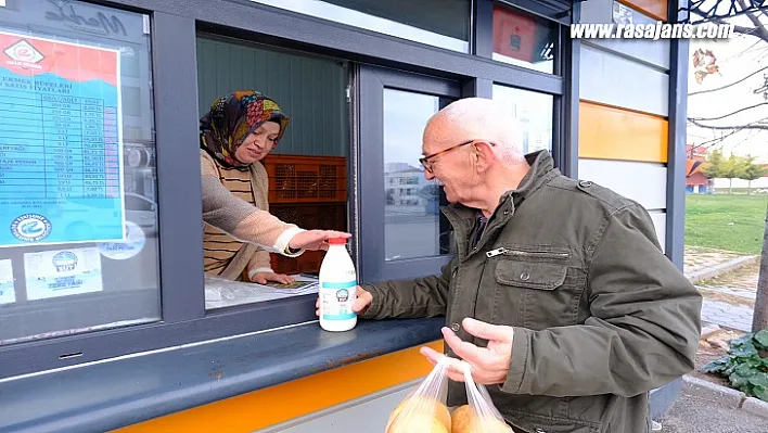 Eskişehirlilerden Yeni 1 Litrelik Halk Süt'e Büyük İlgi