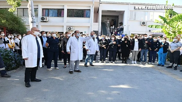 Eşrefpaşa Hastanesi çalışanlarına saldırı protesto edildi