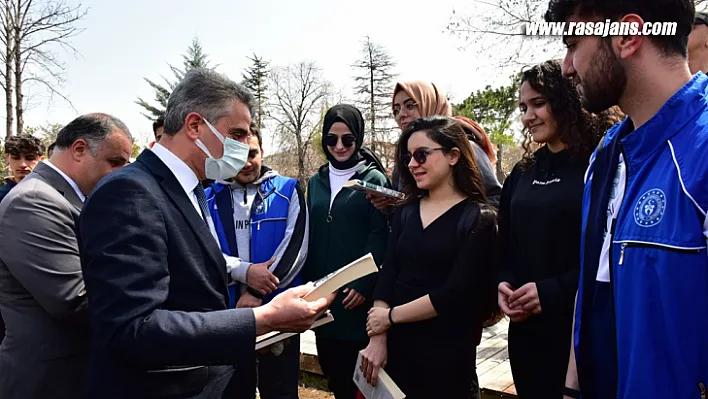 Farkındalık için 30 dakika kitap okudular
