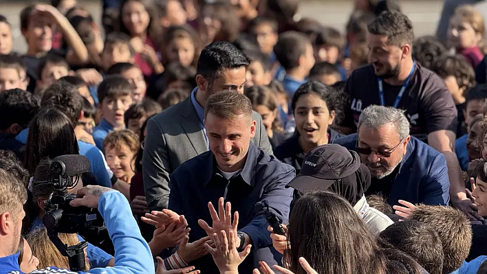 Fenerbahçeli Milli Yıldız Kerem Aktürkoğlu Öğrencilerle Buluştu