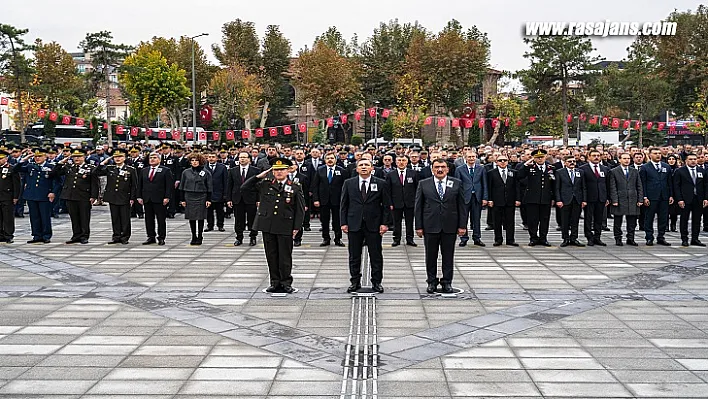Gazi Mustafa Kemal Atatürk 84. Ölüm Yıl Dönümünde Cumhuriyet Meydanı'nda Anıldı