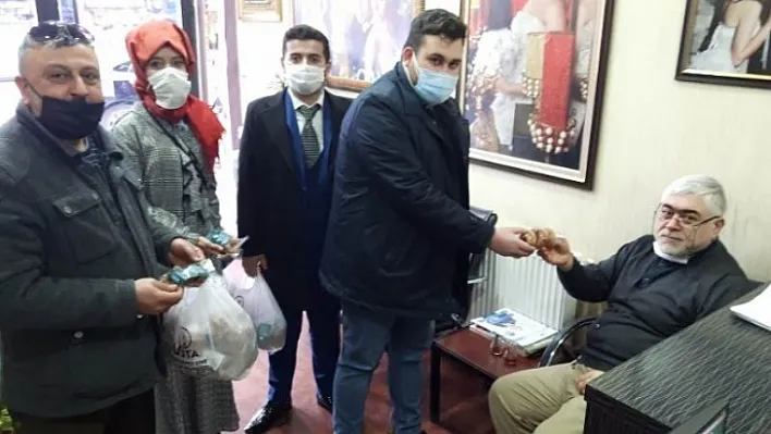 Gelecek Partisi Gençlik Kollarından Esnaflara Kandil Simidi!