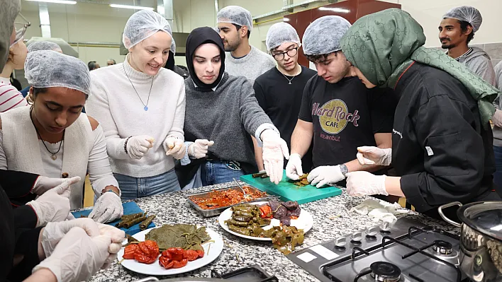 GİBTÜ'de Kültürel Buluşma:  Uluslararası Öğrenciler Türk Mutfağını Keşfetti!