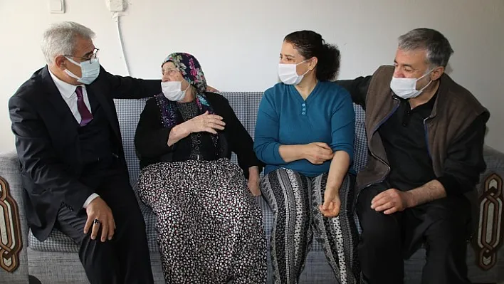 Görme Engelli Aileye Başkan Güder'den Anlamlı Ziyaret