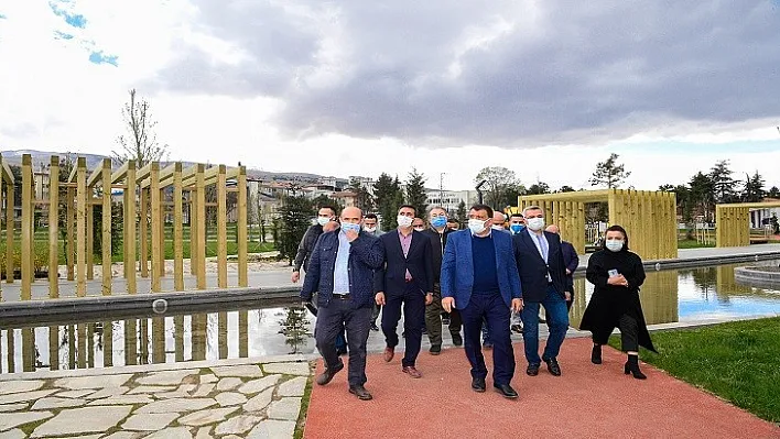 Gürkan Tamamlanan Millet Bahçesi'nde İncelemede Bulundu