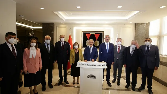 Hazine Ve Maliye Bakanı Elvan, Adalet Bakanı Abdülhamit Gül Başkan Şahin'i Ziyaret Etti