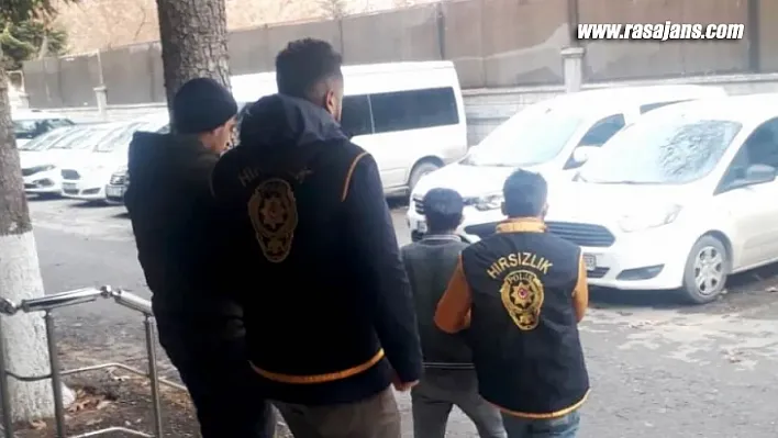 Hırsızlar Polisten Kaçamadı