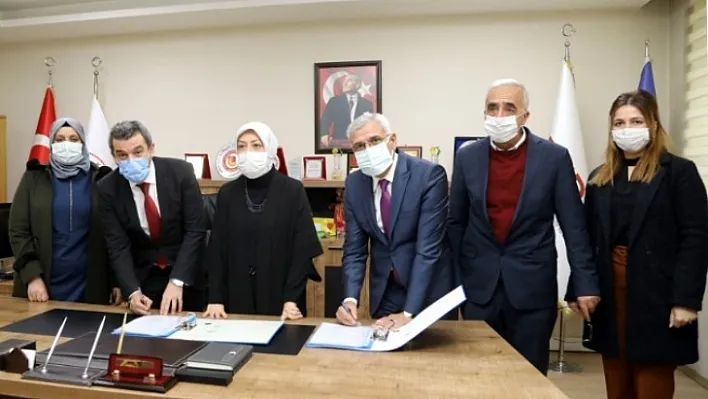 İki Önemli Projenin İmzaları Atıldı
