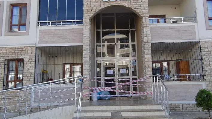 İslahiye'de 50 kişinin yaşadığı apartman karantinaya alındı