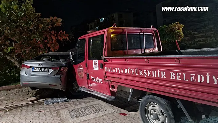 İtfaiye Aracı CHP İl Başkanının Otomobiline Çarptı