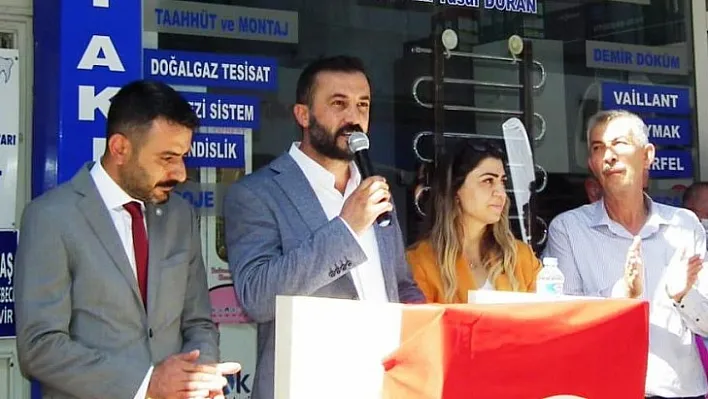 İyi Parti Battalgazi İlçe Başkanlığı Aşure Dağıttı