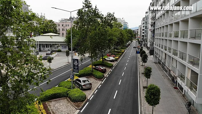 İzmir Büyükşehir Belediyesi bir yılda 1,1 milyar liralık yol çalışması yaptı