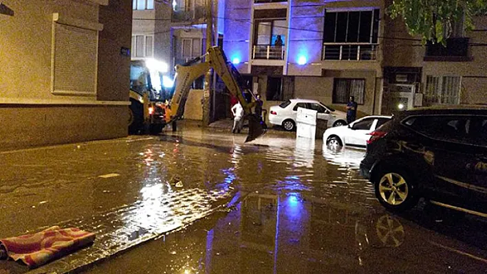 İzmir'de su baskınlarının yaraları sarılıyor