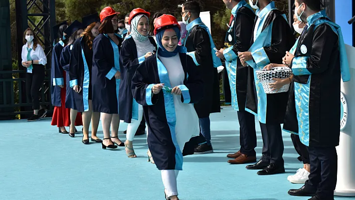 Kendi mezuniyetlerini, kendileri hazırladı…