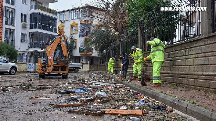 Kepez Belediyesi, Sel Felaketinin İzlerini Siliyor