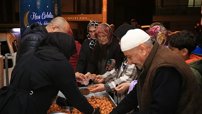 Kepez'de Her Gün Lokmayla Ağızlar Tatlanıyor