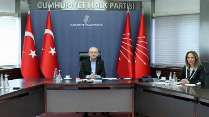 Kılıçdaroğlu, Kadın Kolları İl Başkanları ile buluştu