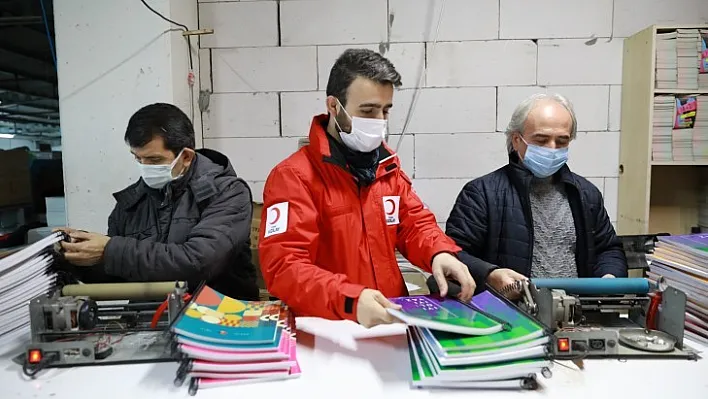 Kızılay Eğitim Seferberliğiyle Gelecek Kuşakları Kucaklıyor