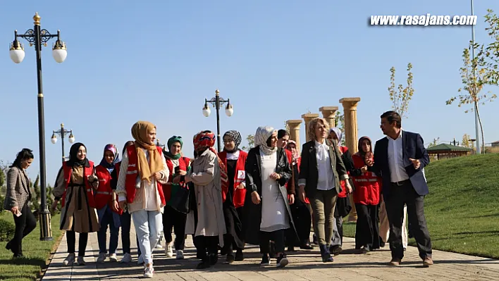 Kızılay'ın Gönüllü Üyelerine Başkan Güder'den Gezi Turu Jesti