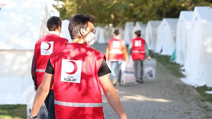 Kızılay İzmir'deki Yardımlarını Sürdüyor