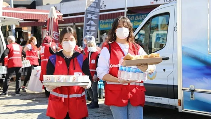 Kızılaydan depremzedelere sıcak yemek