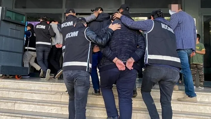 KOM Şubeden FETÖ, PDY terör örgütüne Operasyon
