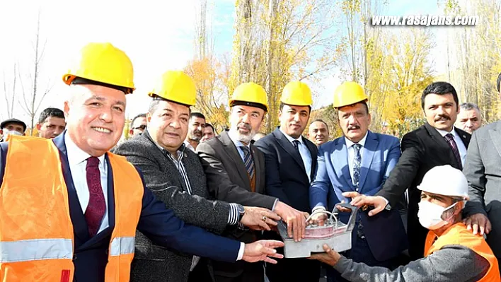 Kuluncak Gençlik Merkezi Temel Atma Töreni Gerçekleştirildi