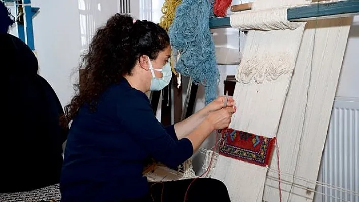 Kursiyerler meslek öğrenerek, aile bütçelerine katkı sunuyorlar