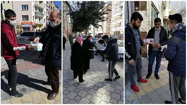 Malatya'da Gençler Maske Dağıtıyor