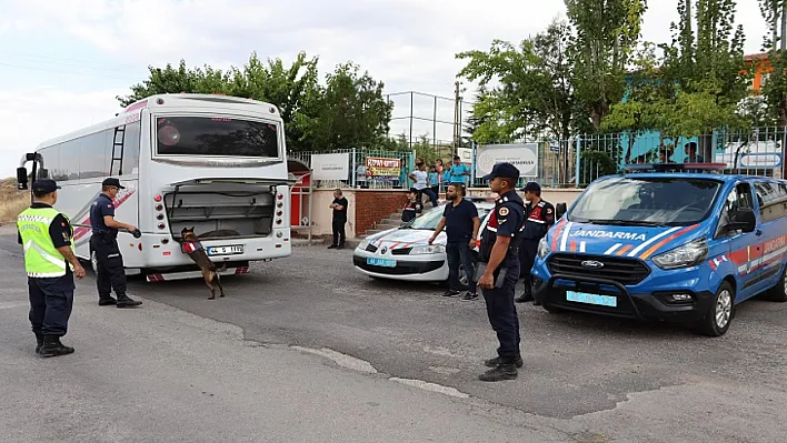 Malatya Jandarması'ndan Okul Servis Araçlarına Sıkı Kontrol