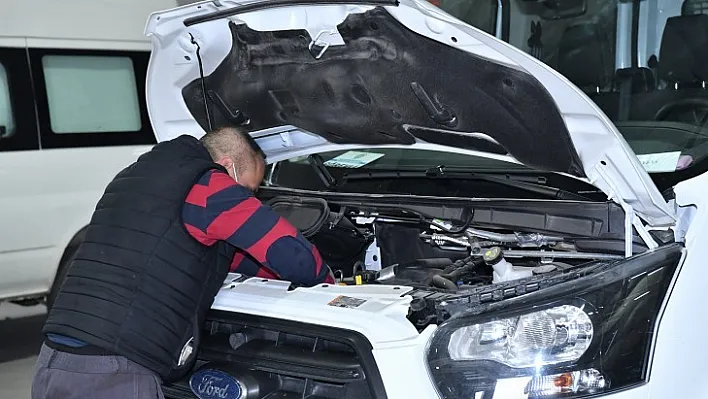 Maski, Araçların Bakım  ve Onarımını Kendisi Yapıyor