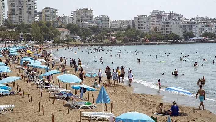 Mersin Büyükşehir'in Plajlarına Tatilci Akını