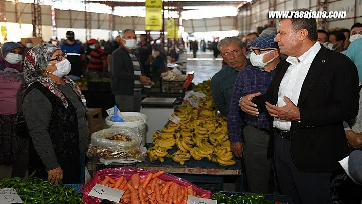 Mersin'i Karış Karış Gezen Başkan Seçer, Vatandaşların Taleplerini Dinliyor