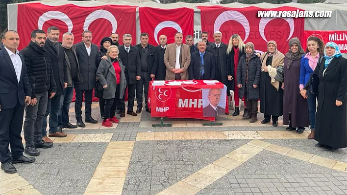 MHP Malatya İl Başkanlığı'nın Yeni Üye Kayıt Standına Vatandaşlar Yoğun İlgi Gösterdi