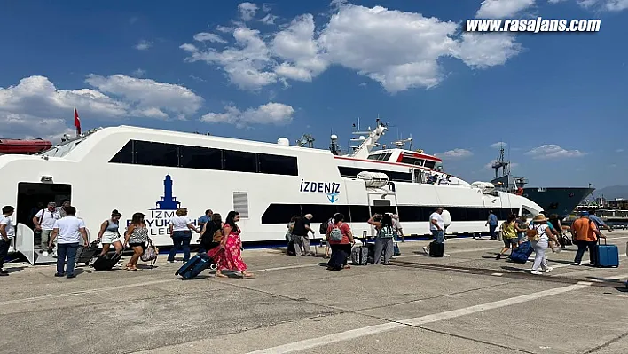 Midillili turistler hafta sonu için İzmir'i seçti