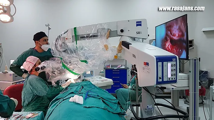 MTÜ'den Koklear implantasyon Operasyonu