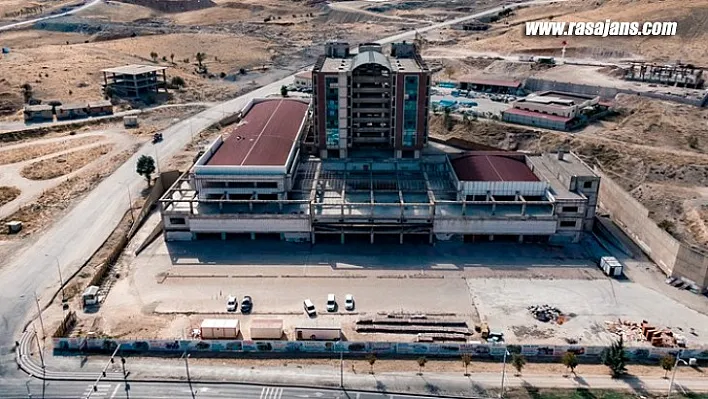 Mühendislik Fakültesi Öğrencilerinden eski Yimpaş Binasına Teknik Gezi